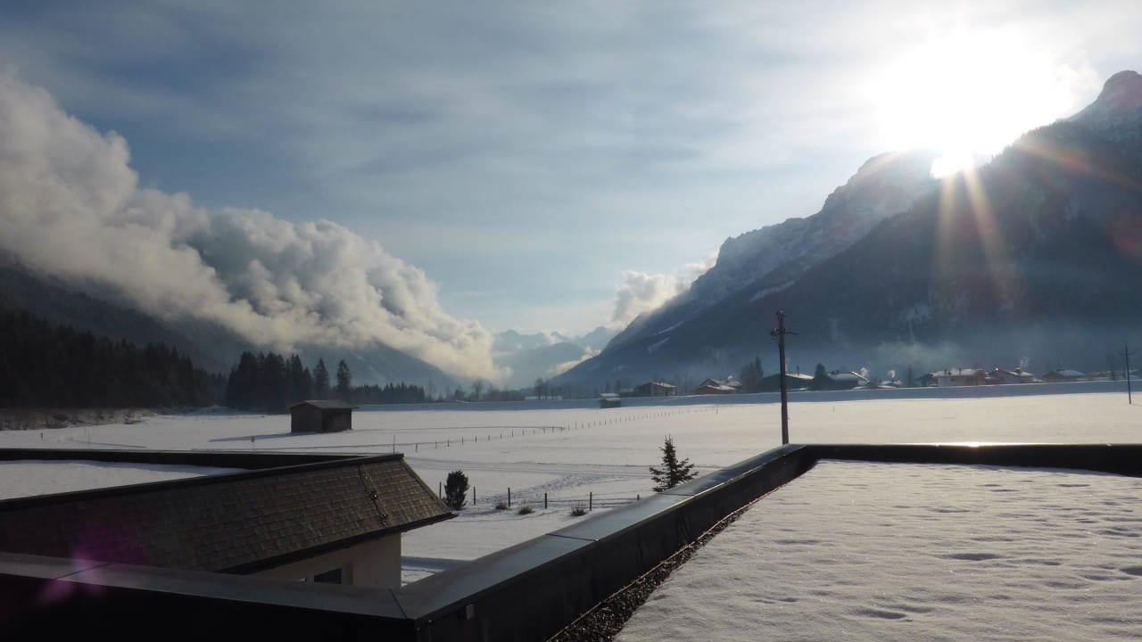 Blick vom Zimmer  elaya hotel steinplatte