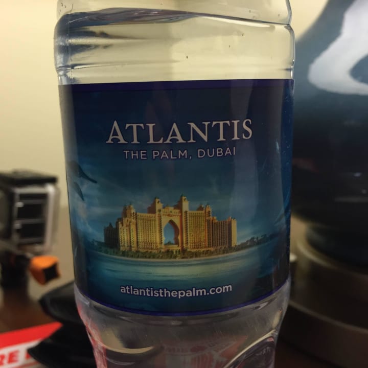 Hoteleigenes Wasser auf den Zimmern Atlantis, The Palm