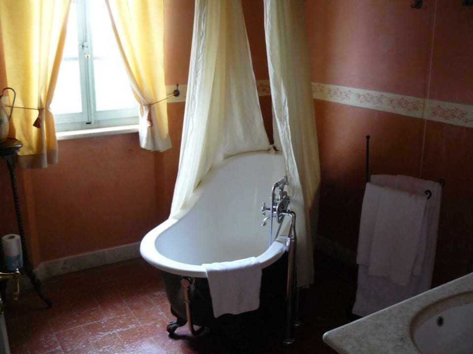 Badezimmer mit Badewanne "il camino" Villa Cicolina