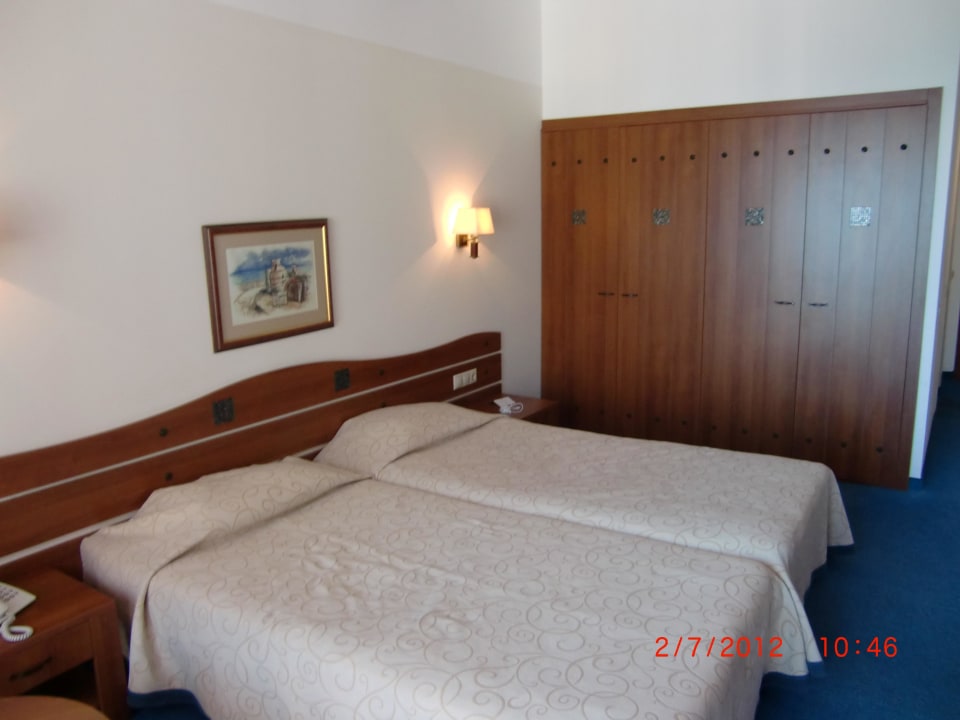 Bequemes Bett,großer Schrank Alua Helios Bay