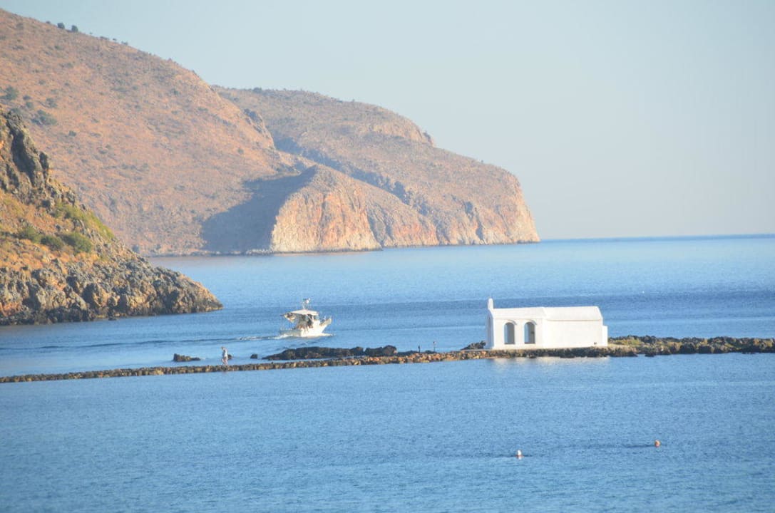 Blick vom Balkon auf das Kirchlein Hotel Corissia Princess