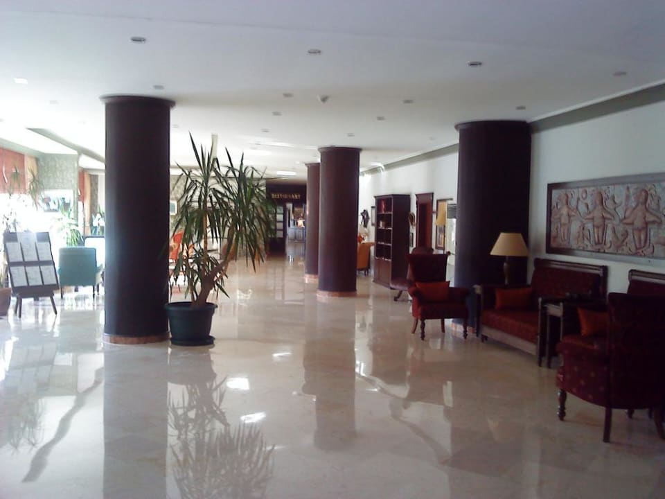 Eingangsbereich bei der Rezeption Hotel Royal Garden Beach