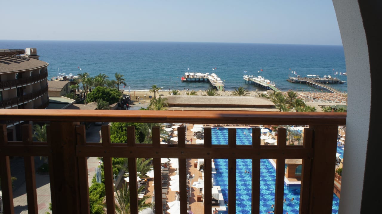 Balkon i widok Quattro Beach Spa & Resort
