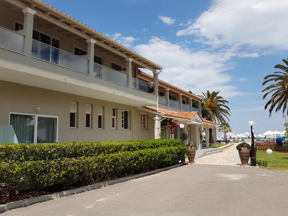 Außenansicht Acharavi Beach Hotel
