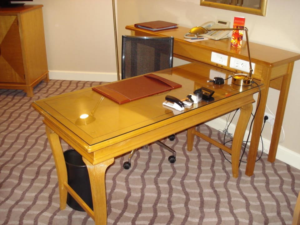 Arbeitsbereich in der Junior-Suite Sheraton Warsaw Hotel