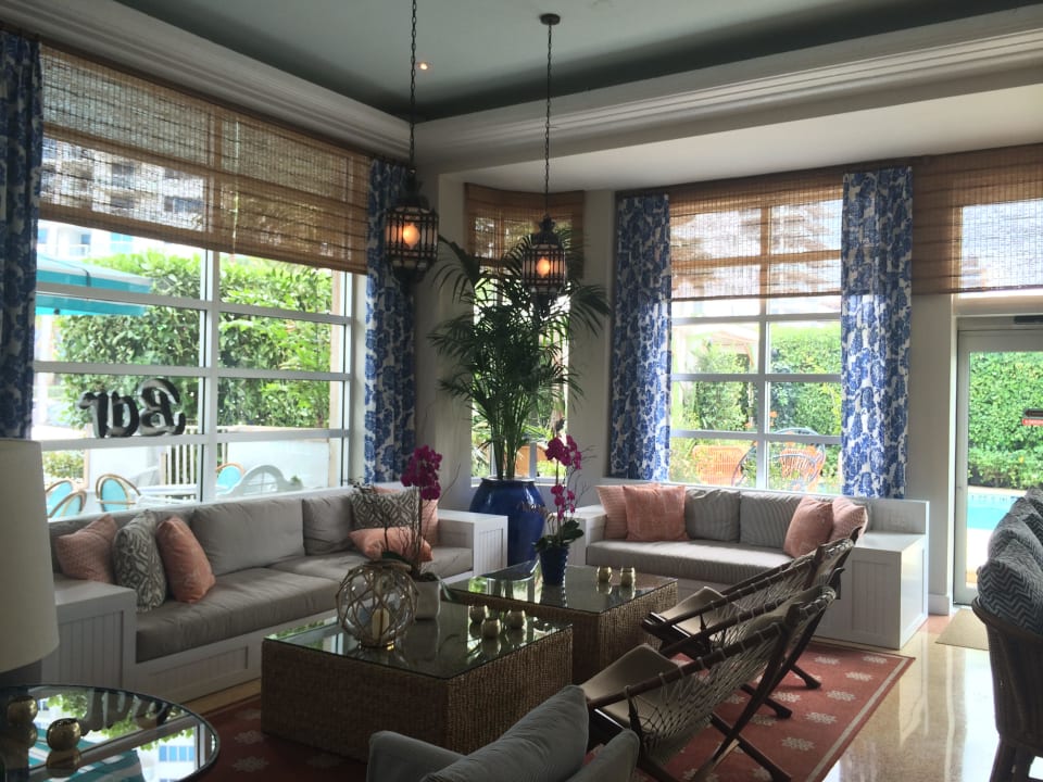 Bar / Lobby Circa 39 Hotel Miami