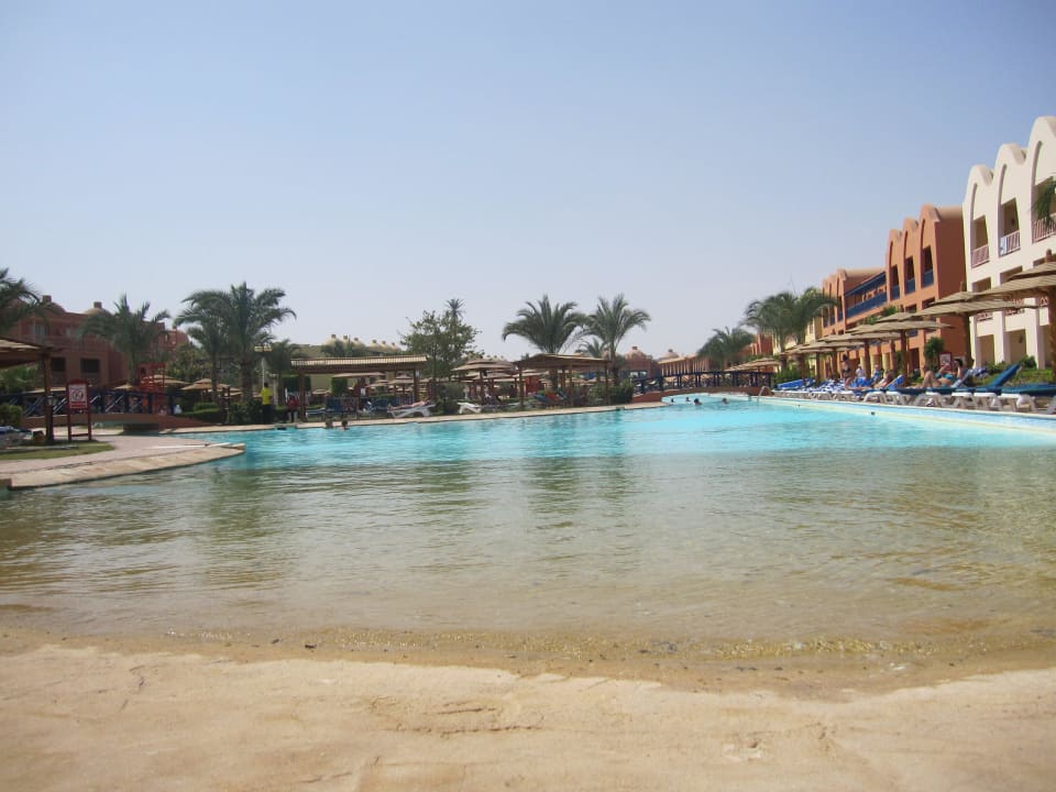 Einer der schönsten Plätze am Pool Titanic Beach Spa & Aqua Park