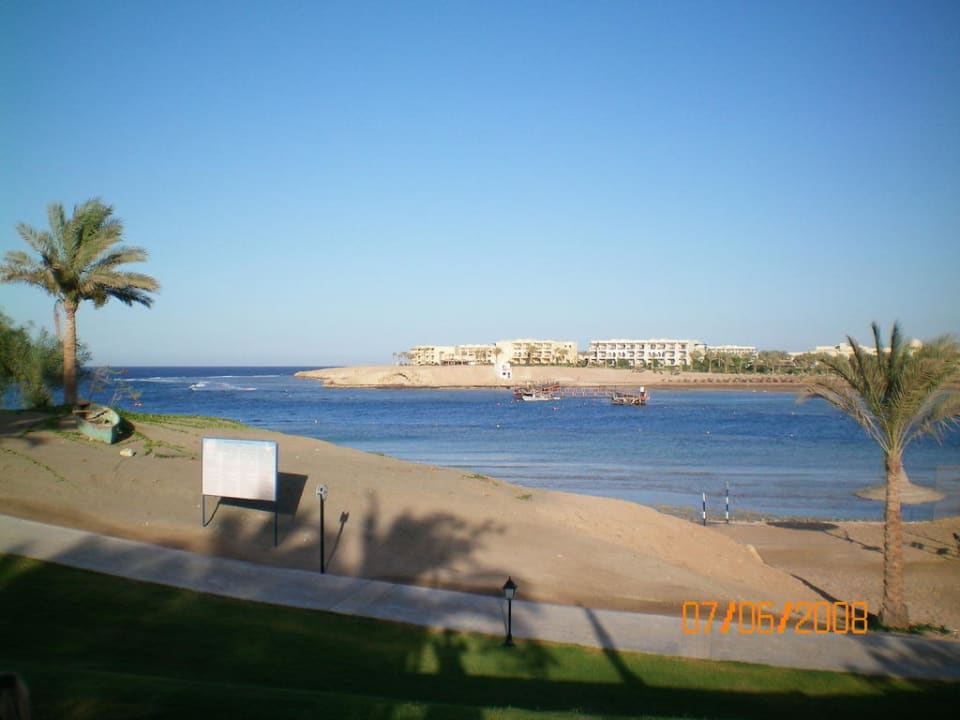 Ausblick auf den Hotelstrand Steigenberger Coraya Beach - Adults only