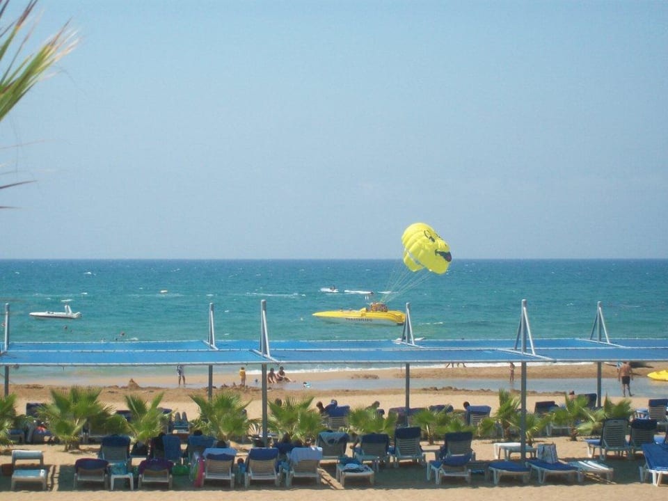 Blick zum Strand Club Grand Side