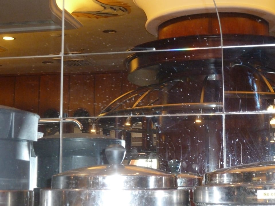...wer wohl den Glasreiniger versteckt hat.... R2 Rio Calma Hotel & Spa & Conference