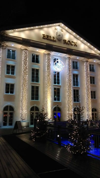 Haupteingang am Abend Hotel Bell Rock Europa-Park
