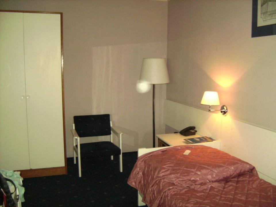 Zimmer der 1. Übernachtung, etwas billige Farben Hotel Gromada Piła