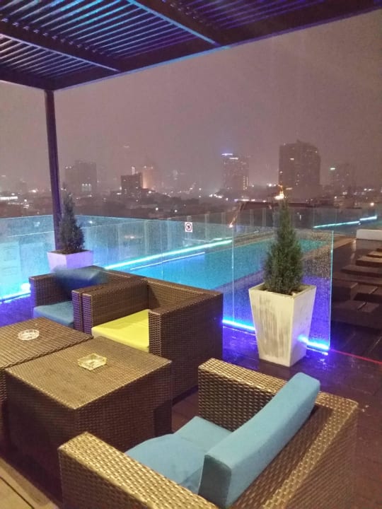 Strefa baru przy basenie Hotel Royal Bangkok