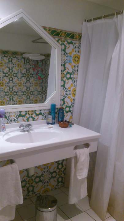 Badezimmer mit Wanne Alassio Hotel and Thalasso