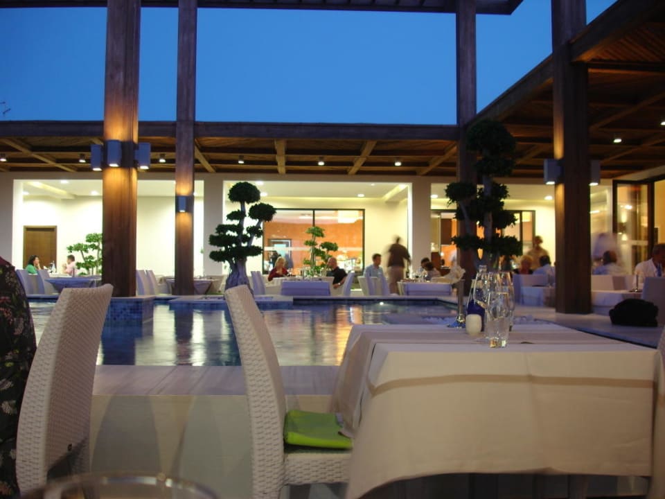 Restaurant - Außenbereich mit Blick zum Innenbereich TUI BLUE Palazzo del Mare