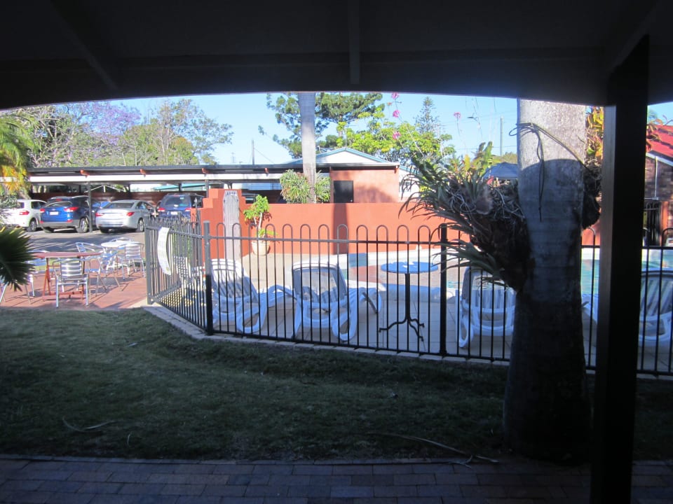 Blick vom Zimmer zum Pool Apartments Hervey Bay Colonial Lodge