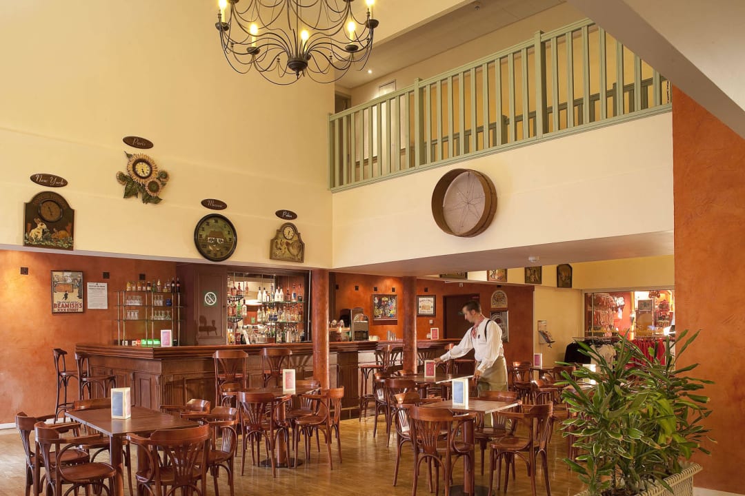 L'Abreuvoir Campanile Val de France