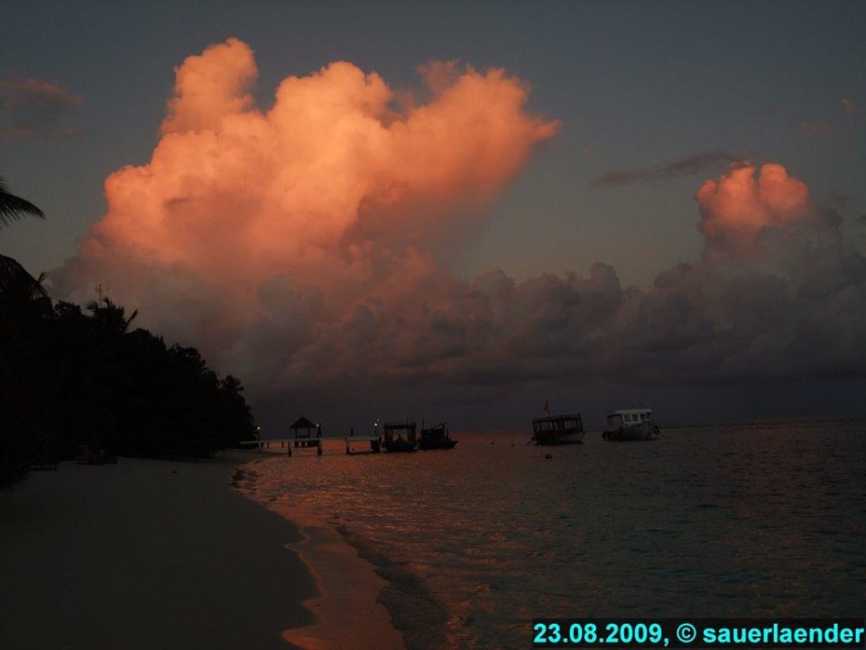 Sonnenuntergang Vilamendhoo Island Resort & Spa