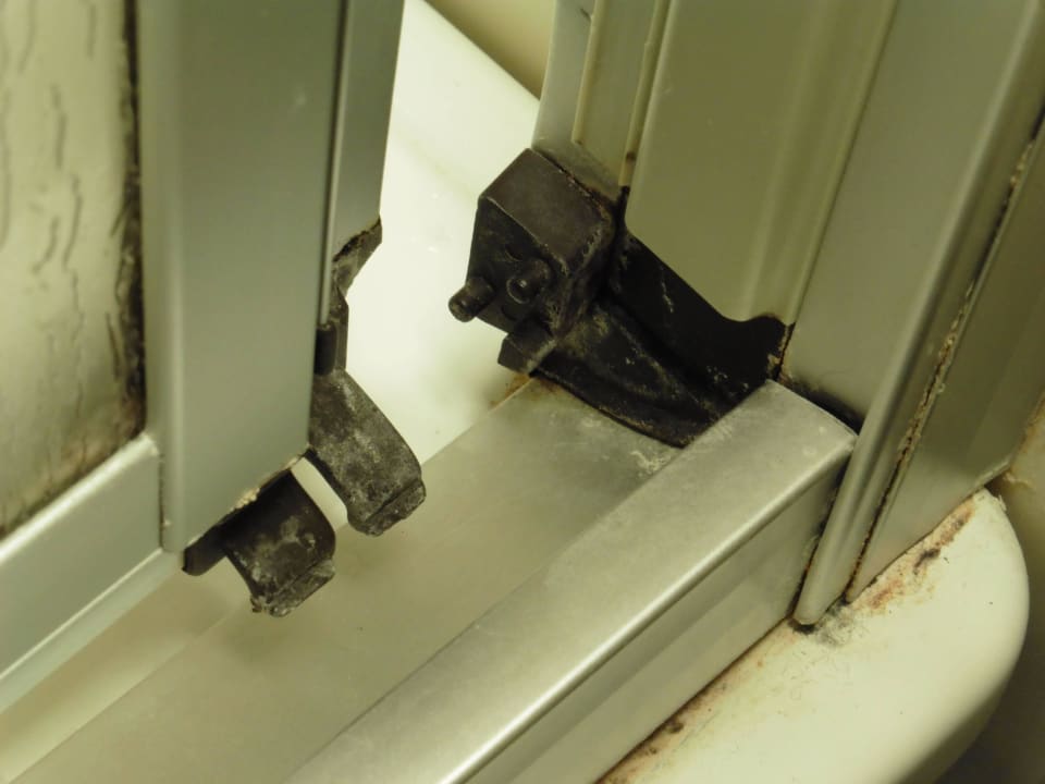 Kaputte Schiebewand im Bad Original Sokos Hotel Presidentti Helsinki