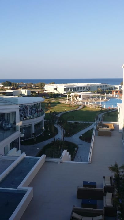 Links Restaurant, geradeaus Pool Asterias Beach Resort