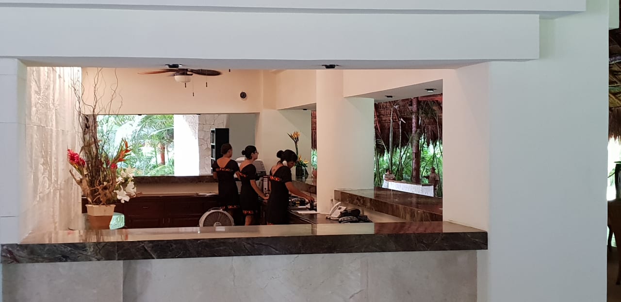 Lobby Akumal Bay Beach & Wellness Resort