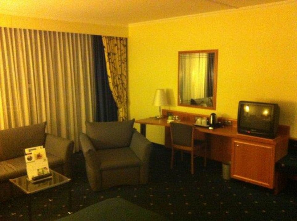 TV Bereich Leonardo Hotel Hannover Airport