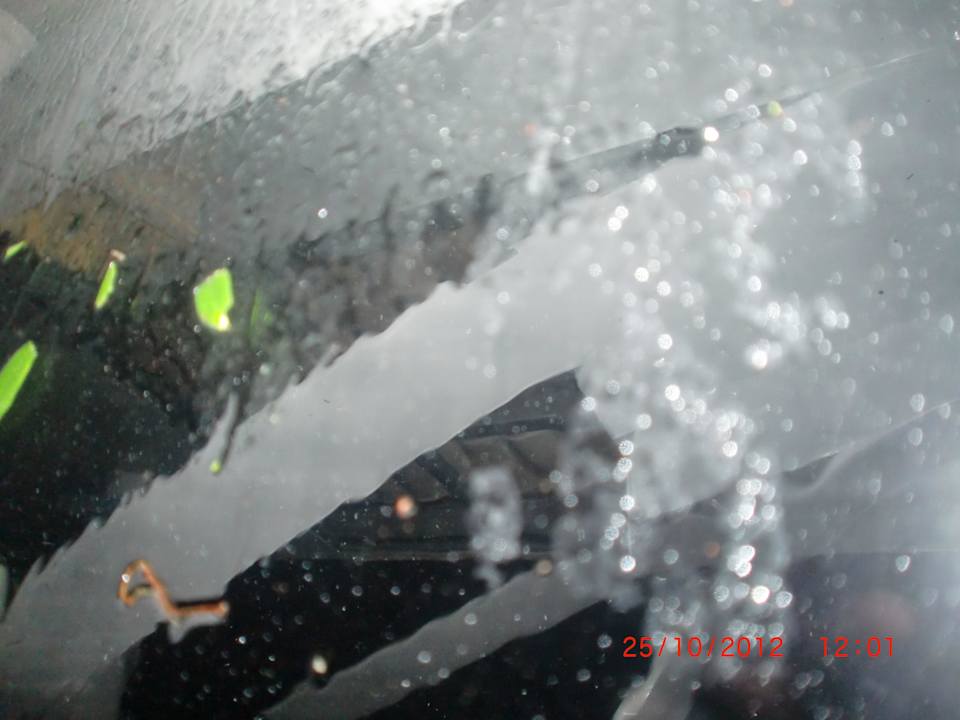 Während Sandy wütet, die Dachverkleidung löst sich  Hotel Playa Pesquero