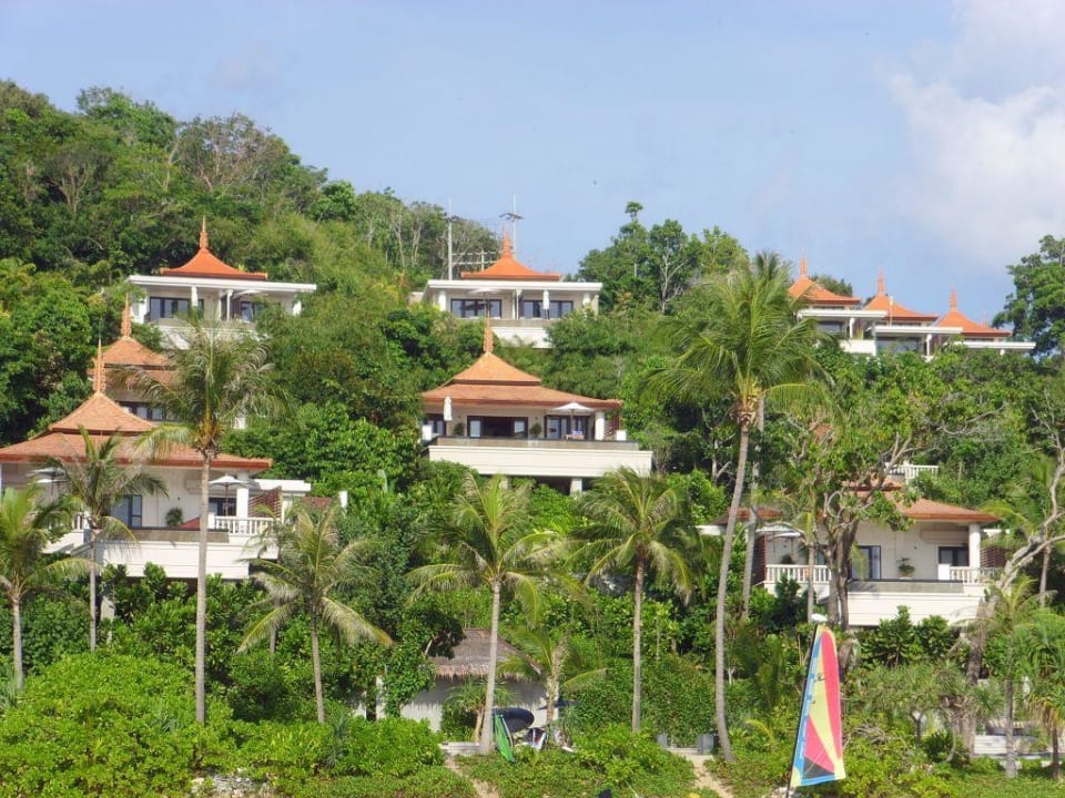 Hotelanlage vom Meer aus Trisara Villas & Residences Phuket