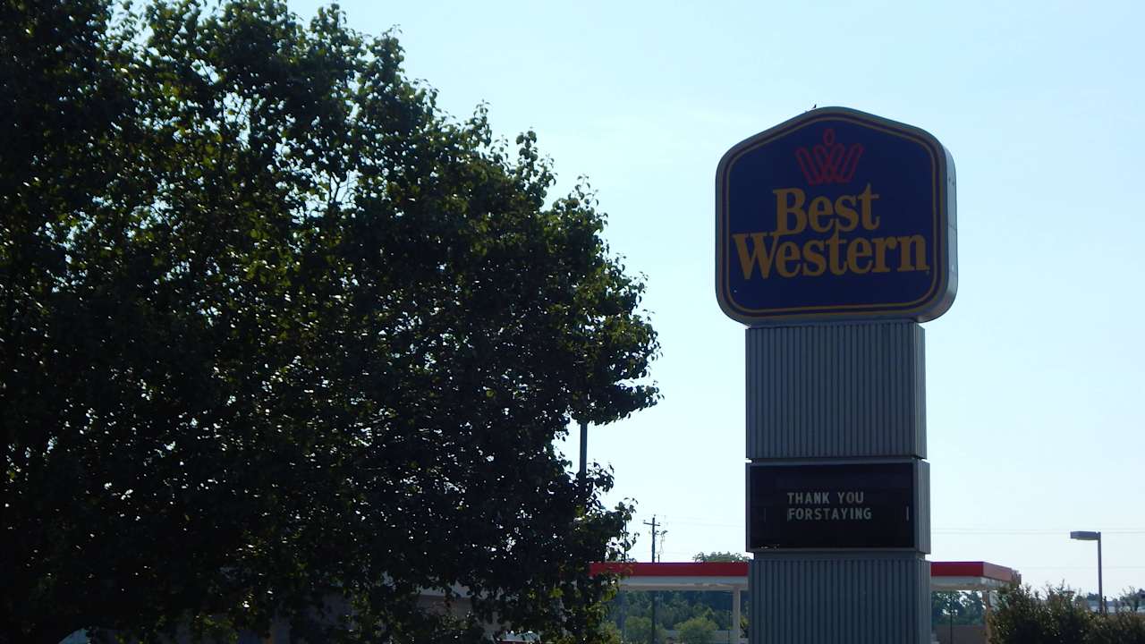 Logo SureStay Plus by Best Western Tarboro