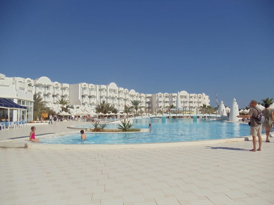 Blick auf Hotel und Pool Hotel Bravo Djerba