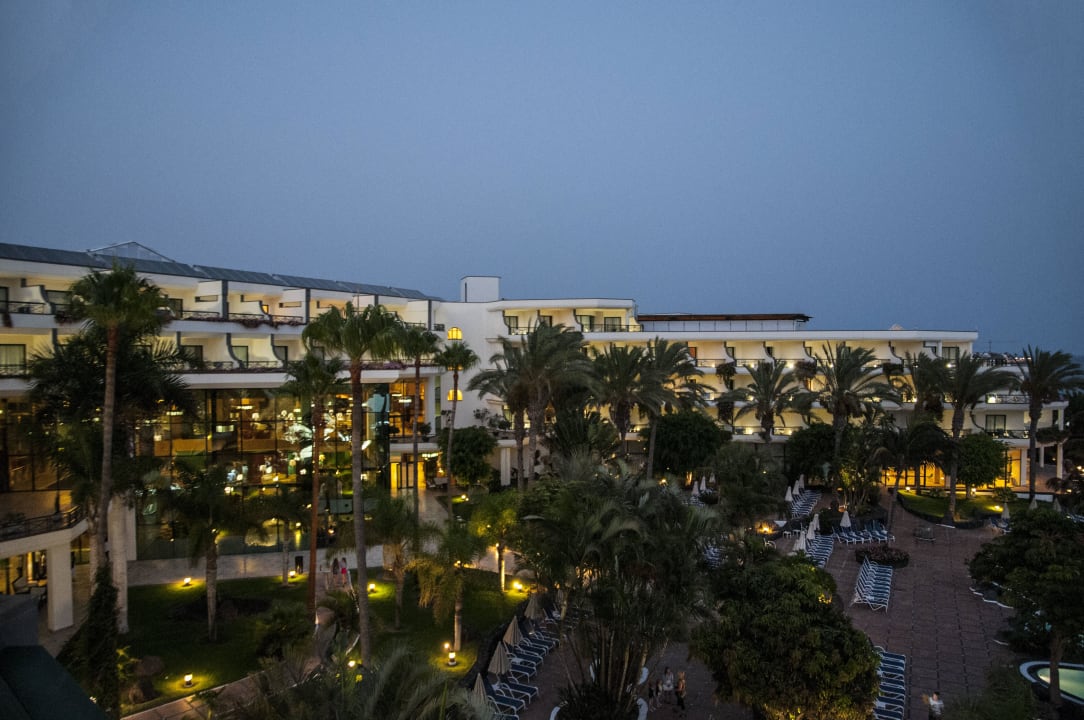 Hotelansicht abends Hipotels Natura Palace