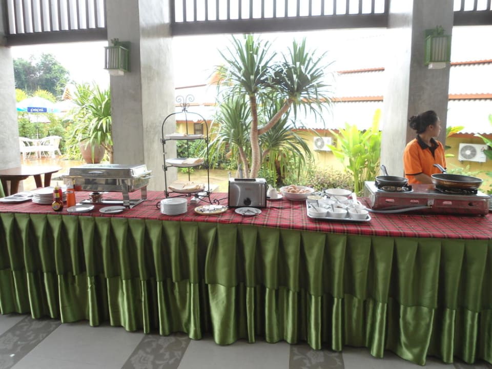 "Üppiges Buffet" Hotel Pangsarapee Green Resort