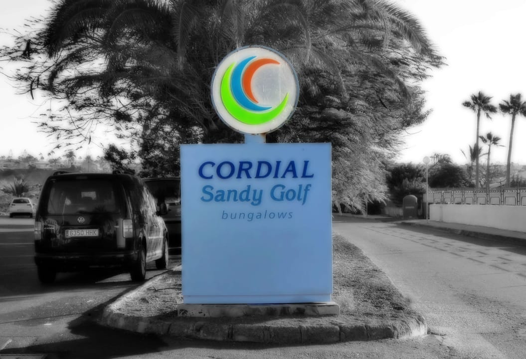Eingang zur Anlage Bungalows Cordial Sandy Golf