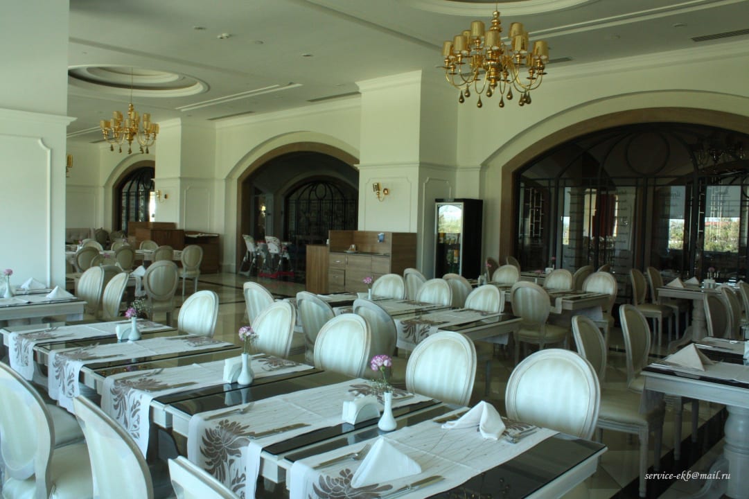 Ресторан Густо Hotel Delphin Imperial