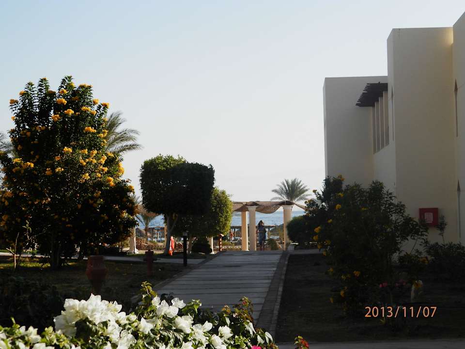 Дорога к центру отеля Aquis Taba Paradise Resort