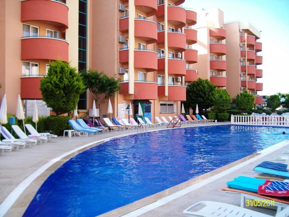 Pool am Morgen Grand Uysal Beach & Spa Hotel