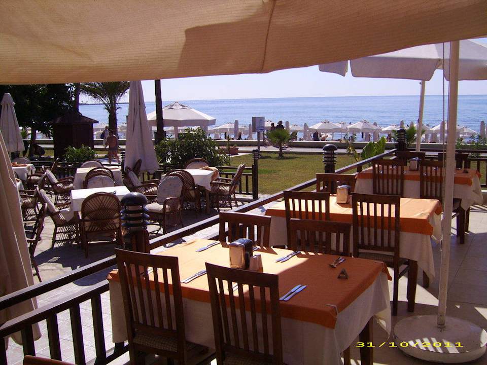 Restaurant, Terrassenblick zum Meer Hotel Sirma