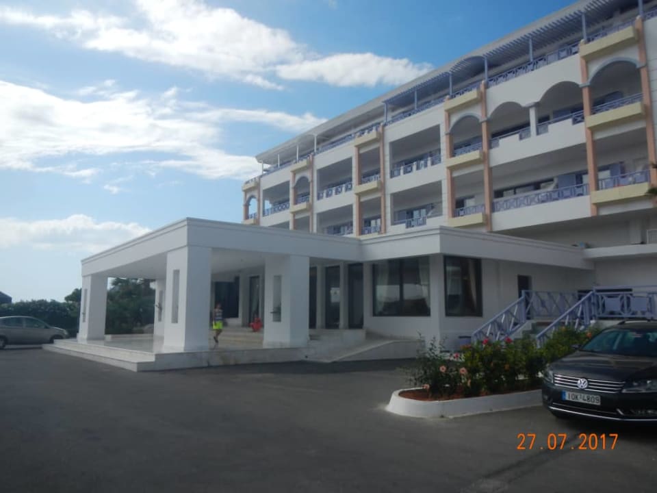 Wejście do hotelu Hotel Serita Beach