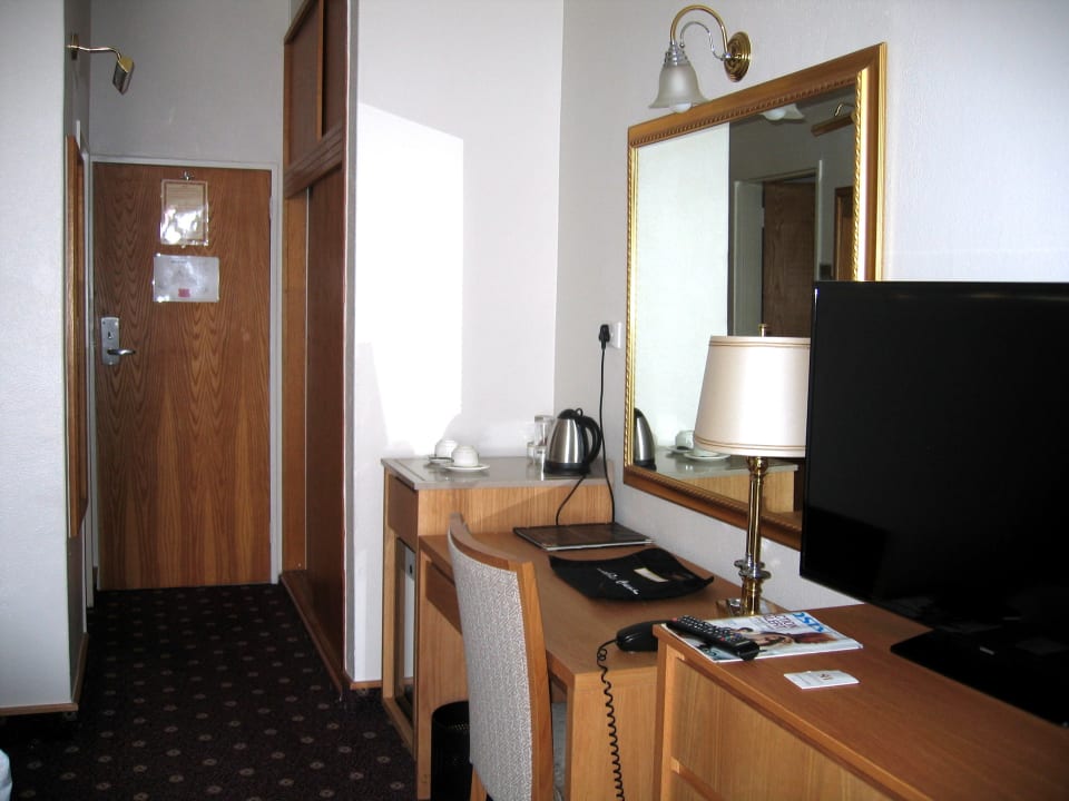 Zimmer Safari Court Hotel