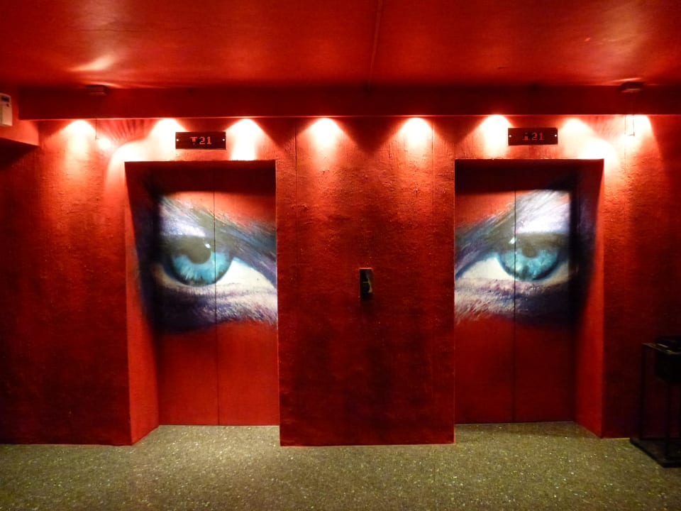 Bemalung der Fahrstuhltüren 25. St Siam@Siam Design Hotel Bangkok