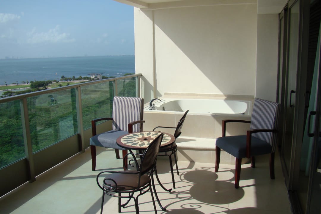 Taras z jacuzzi Seadust Cancun Family Resort