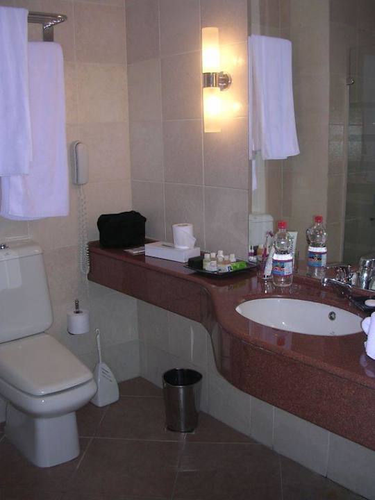 Badezimmer im Marine Zimmer Parrotel Aqua Park Resort