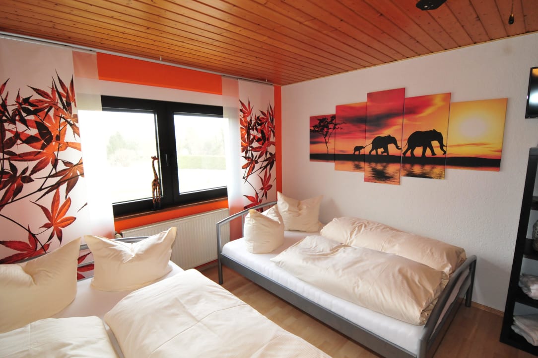 4-Bett Zimmer AFRICA Bereich Pension Yvonne Sigg