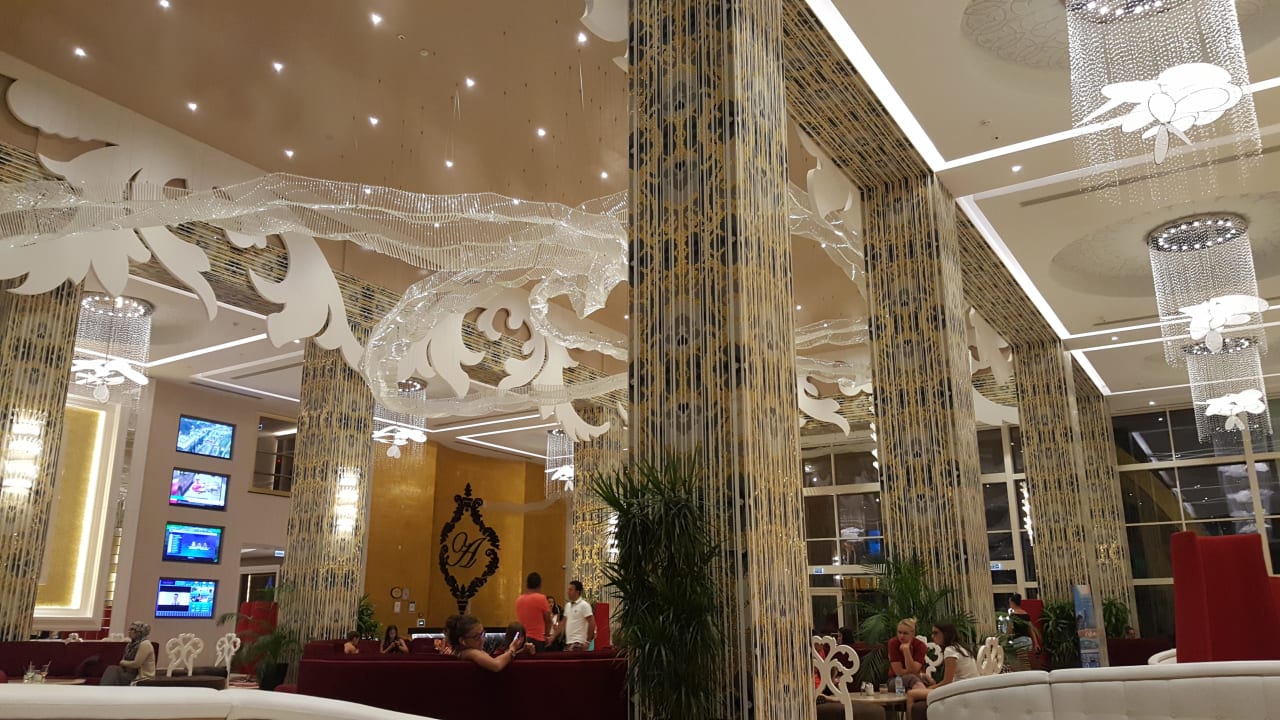 Lobby Azura Deluxe Resort & Spa Hotel