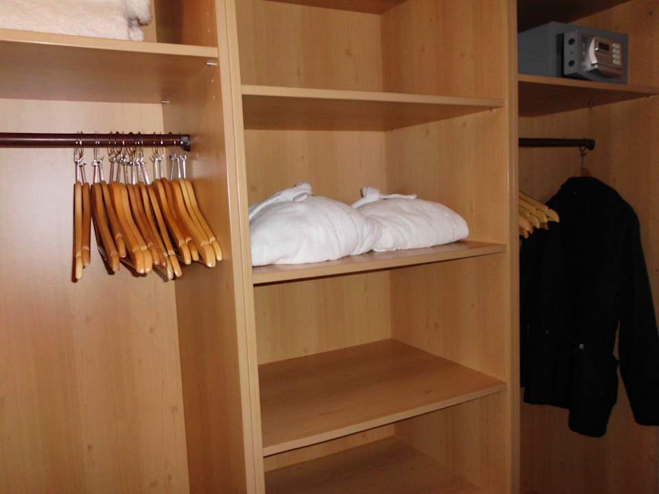 Großer begehbarer Schrank Alphotel Tyrol