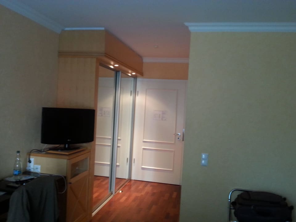 Wo ist die Glaswand von der Internetseite? Hotel Vier Jahreszeiten Zingst