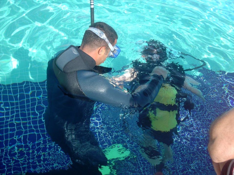 Schnuppertauchen im Hotelpool Arcanus Hotels Sorgun