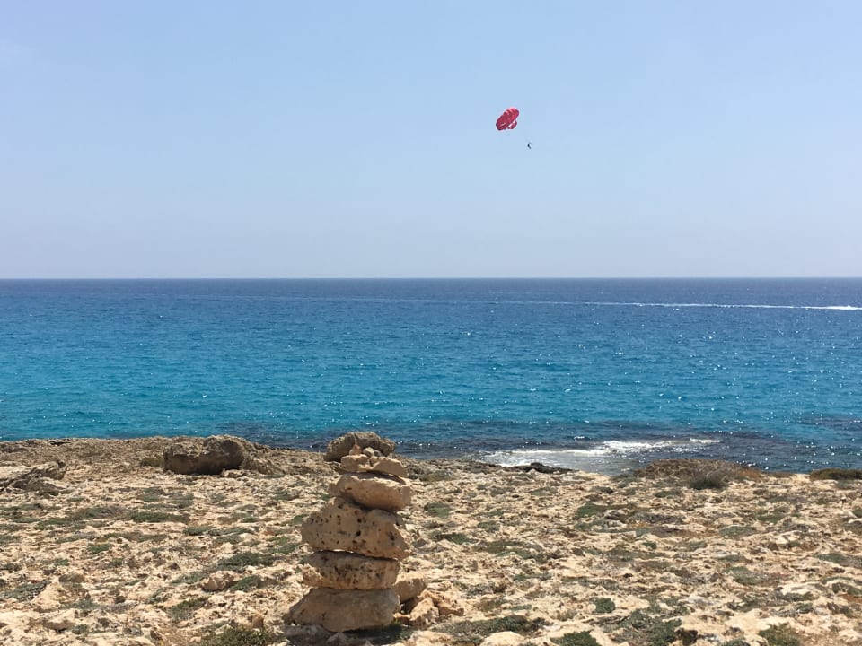 Blick aufs mehr vom Felsen vor dem Hotel  Aktea Beach/Holiday Village