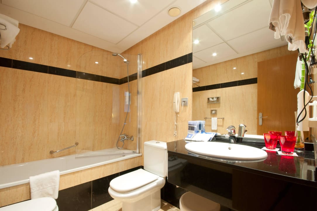 Premium Fitness Bathroom TRYP San Sebastián Orly Hotel