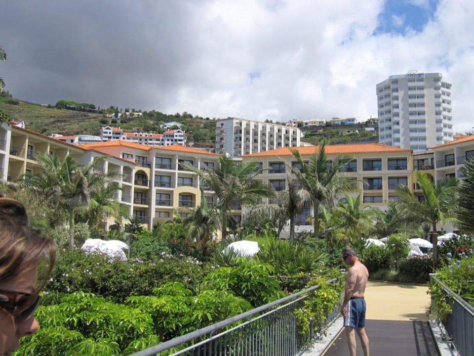Blick vom Pool auf die Hotelanlage Hotel Porto Mare - PortoBay